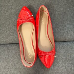 Pretty red patent flats
